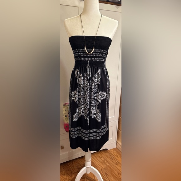 Unbranded Dresses & Skirts - Strapless Summer Dress
